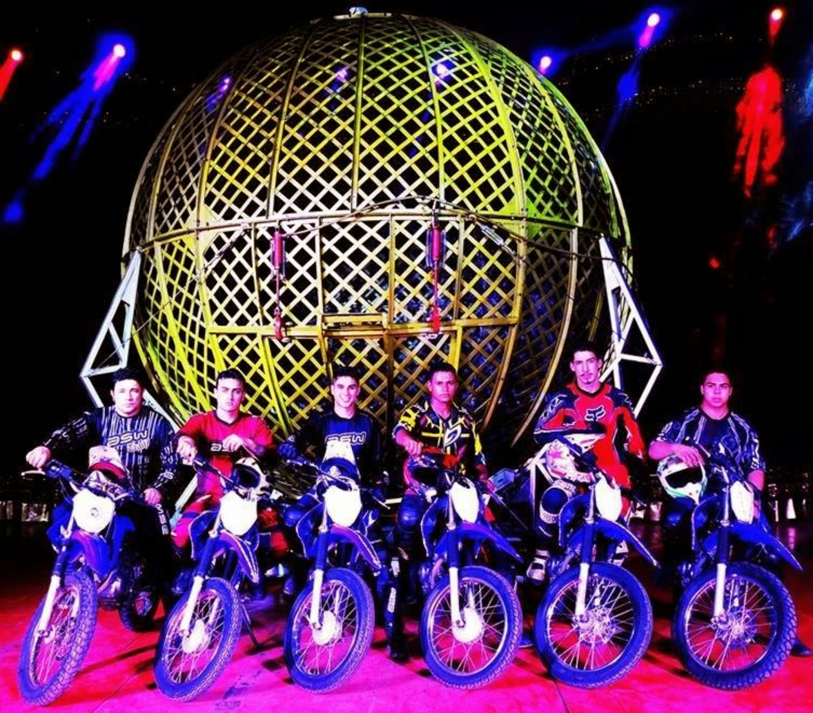 Menor Globo da Morte do mundo é do Circus Mirage e entrou no livro dos recordes (Foto: Divulgação)